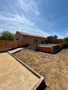 a building with a swimming pool in front of it at Vignes du Roc in Rayet