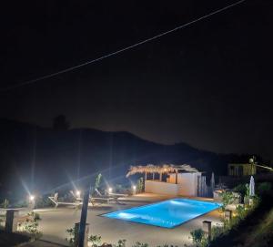 Hồ bơi trong/gần La Dolce Villa