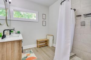 a bathroom with a shower and a sink at College Hub 1 Mi to Dtwn Greensboro Group Escape in Nocho Park +22 photos