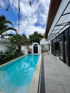 a swimming pool in the middle of a house at ridgevillabali in Kerobokan