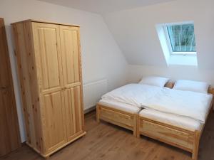 En eller flere senge i et værelse på Chata u Repáňov