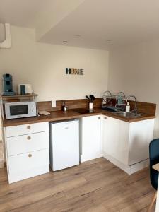 Nhà bếp/bếp nhỏ tại Gite 2 au coeur de la nature