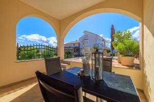 En balkon eller terrasse på Apartments Villa Ivka