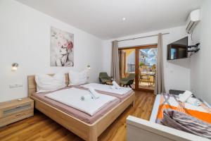 En eller flere senge i et værelse på Apartments Villa Ivka + 80 billeder