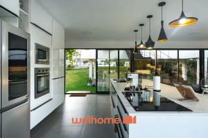 a kitchen with white walls and a counter top at Suite em Pipa com Hidro e Piscina in Pipa