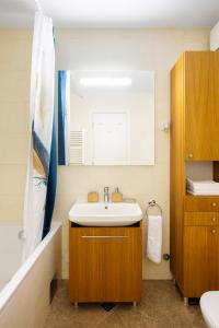 Koupelna v ubytování Central Garden Apartment - Parking & Security