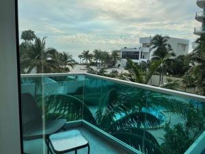 Hồ bơi trong/gần Relax by the Sea – Spacious Apartment with Beautiful Views