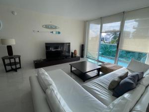 Posezení v ubytování Relax by the Sea – Spacious Apartment with Beautiful Views