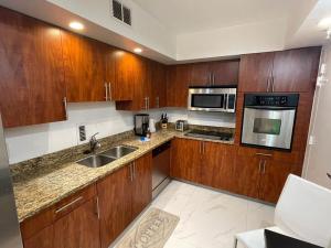 Kuchyň nebo kuchyňský kout v ubytování Relax by the Sea – Spacious Apartment with Beautiful Views + 5 fotografií