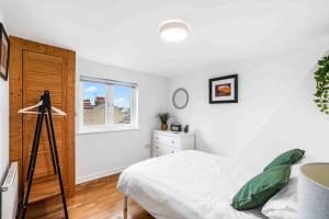 Postel nebo postele na pokoji v ubytování Seasalt Retreat By My Getaways