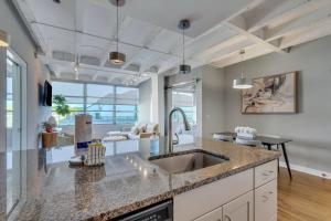 Η κουζίνα ή μικρή κουζίνα στο Urban Loft by Lucky Savannah