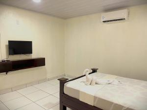 TV a/nebo společenská místnost v ubytování Paradise Island Hostal