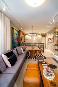 Χώρος καθιστικού στο Apartamento de luxo no coração da Pedra Branca