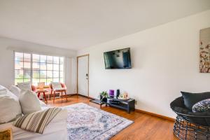 Gallery image of Central Menomonee Falls Condo WFH Friendly in Menomonee Falls