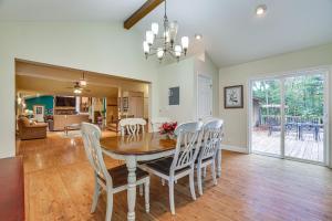 Fotografie z fotogalerie ubytování 7 Mi to Big Boulder Mtn! Home with Pet-Friendly Yard v destinaci Towamensing Trails
