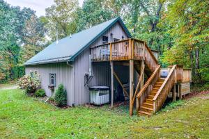 Κήπος έξω από το Hot Tub Haven 10 Mi to Hocking Hills State Park!