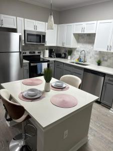 Köök või kööginurk majutusasutuses Stylish 1BR in Magnolia Easy Access to Woodlands