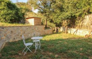 Κήπος έξω από το 2 Bedroom Cozy Apartment In Arcidosso