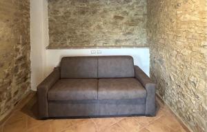 Χώρος καθιστικού στο 2 Bedroom Cozy Apartment In Arcidosso