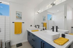 Koupelna v ubytování The Rooftop - Columbia City Retreat - Free Parking & EV Point + 15 fotografií