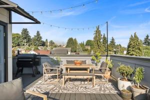 Balkón nebo terasa v ubytování The Rooftop - Columbia City Retreat - Free Parking & EV Point