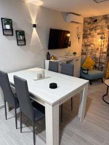 Μια τηλεόραση ή/και κέντρο ψυχαγωγίας στο El Boulevard de Trujillo 1997