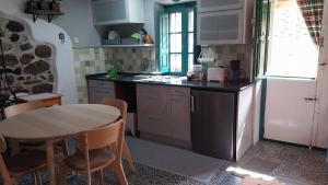 Kuchyň nebo kuchyňský kout v ubytování Cal Gallo (Vivienda Vacacional)