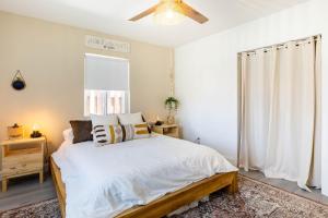 Katil atau katil-katil dalam bilik di 2BD 2BA Bungalow 5 min Dania Beach 15 min Hard Rock Stadium