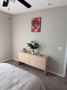 Voodi või voodid majutusasutuse Chic 1BR Retreat in Magnolia Near The Woodlands toas