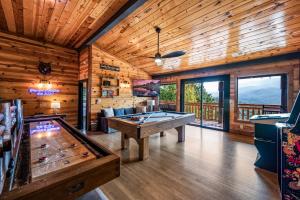 Ảnh trong thư viện ảnh của The Treasure Of Tennessee View 2 Hot Tubs Pool ở Pittman Center