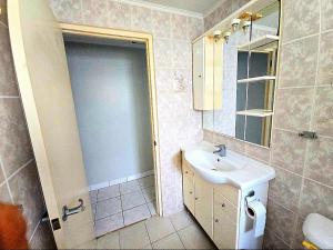 Ένα μπάνιο στο BUSHWA APARTMENTs # 1 +8 φωτογραφίες