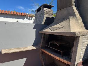 an outdoor pizza oven on the side of a building at La casa de Lolo in San Antonio de Areco