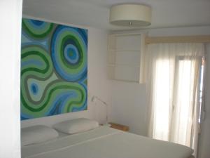 Postel nebo postele na pokoji v ubytování Birds Nest Flat