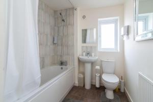 Ένα μπάνιο στο Sleeps 5 - Contractors - Families - Groups