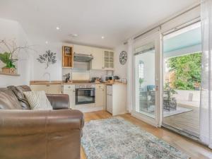 Η κουζίνα ή μικρή κουζίνα στο 1 bed property in Crackington Haven 53410