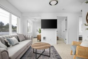 a living room with a couch and a table at Inn at Rockaway Beach Unit #5 in Rockaway Beach