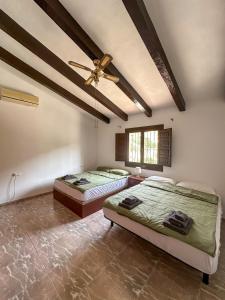 Postel nebo postele na pokoji v ubytování Casa rural Benthomiz 210, Algarrobo, Málaga, España