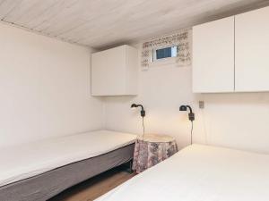 Postel nebo postele na pokoji v ubytování 4 person holiday home in Farsø-By Traum