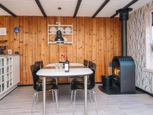 Posezení v ubytování 6 person holiday home in Rømø-By Traum + 30 fotografií