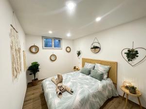 a bedroom with a bed with a stuffed animal on it at App 4-6 Pers - Terrasse - Calme - Reposant in La Chambre