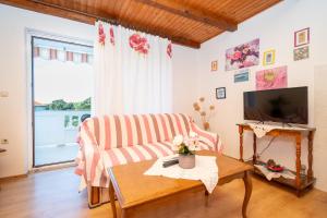 Μια τηλεόραση ή/και κέντρο ψυχαγωγίας στο Apartment Kampor 5014b