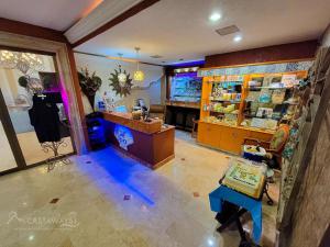 una vista dall'alto di un negozio con un negozio di Sonoran Spa W106 a Campo del Medio Altre 38 foto