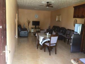 Televisyen dan/atau pusat hiburan di Glenmuir villas