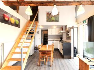 Η κουζίνα ή μικρή κουζίνα στο Cozy duplex apartment with terrace