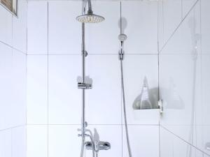 Ένα μπάνιο στο Cozy duplex apartment with terrace +26 φωτογραφίες