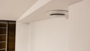 a ceiling with a light on a white wall at Hotel Kapsul Vlore in Vlorë