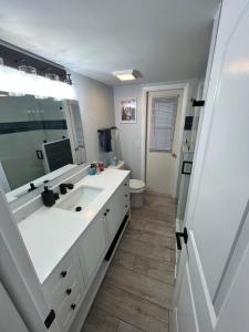 Fotografie z fotogalerie ubytování Affordable No-Pet Fee Cape Coral Getaway v destinaci Cape Coral