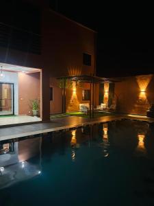 La alberca dentro o cerca de Villa Neuve Piscine privée 5 minutes de hôtel Lamantin Beach Movempick Saly