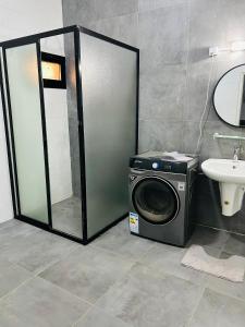 Un baño de Villa Neuve Piscine privée 5 minutes de hôtel Lamantin Beach Movempick Saly