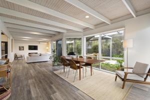 O bucătărie sau chicinetă la Scott Street Retreat Blairgowrie